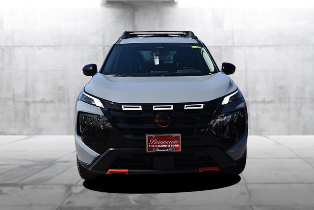 Nissan Rogue Vehicle Full-screen Gallery Image 4