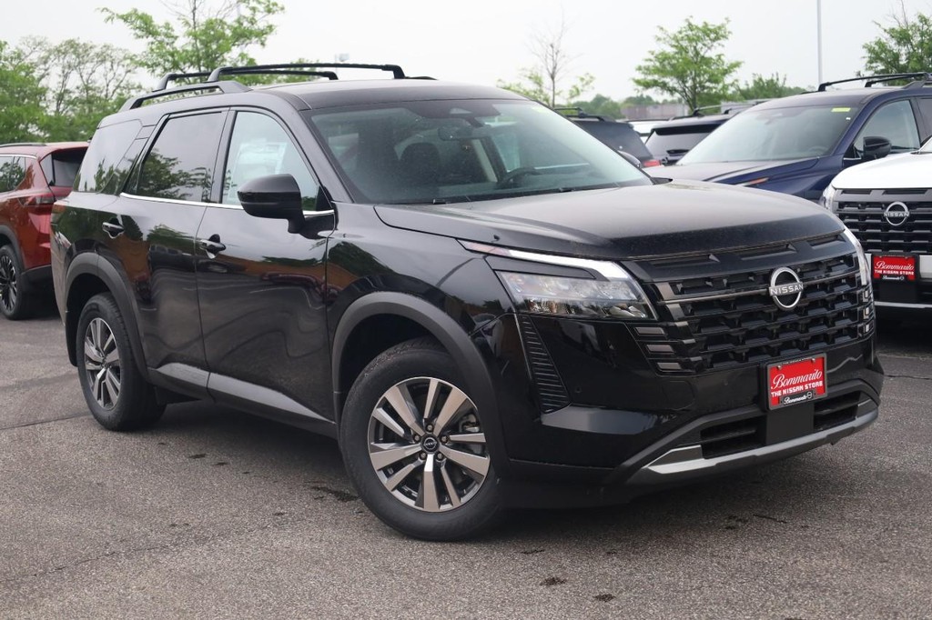 Nissan Pathfinder Vehicle Image 02