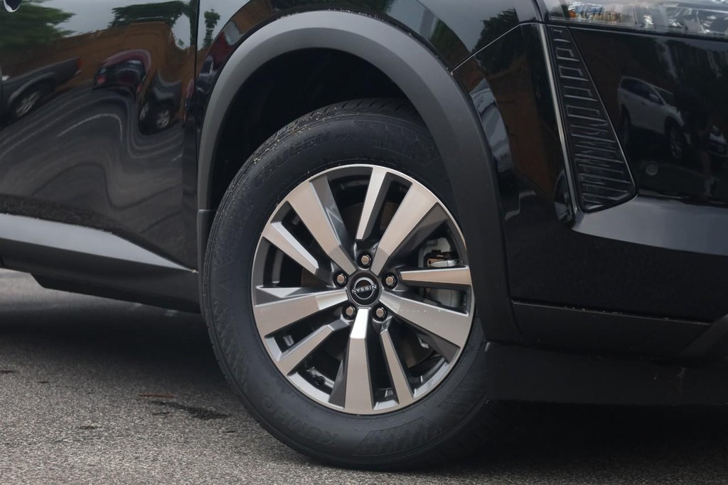 Nissan Pathfinder Vehicle Image 03