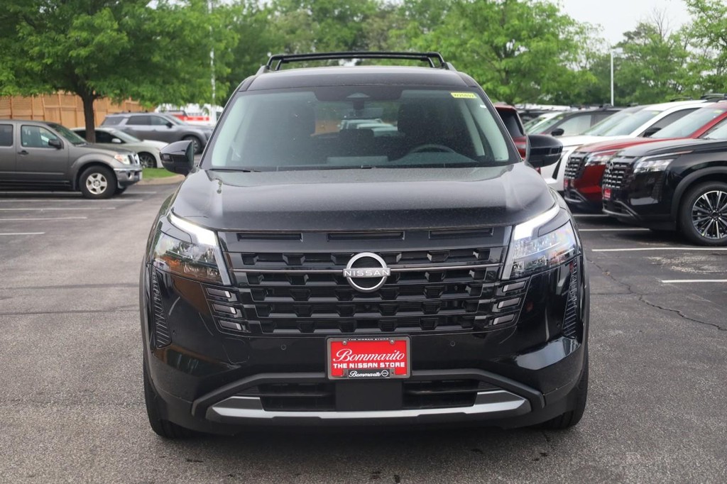 Nissan Pathfinder Vehicle Image 04