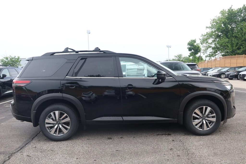 Nissan Pathfinder Vehicle Image 05