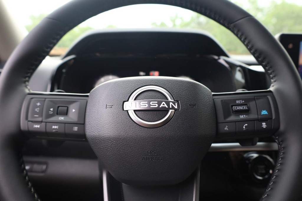 Nissan Pathfinder Vehicle Image 10