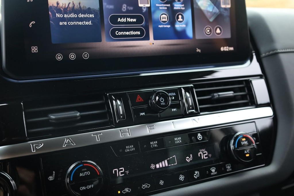 Nissan Pathfinder Vehicle Image 13