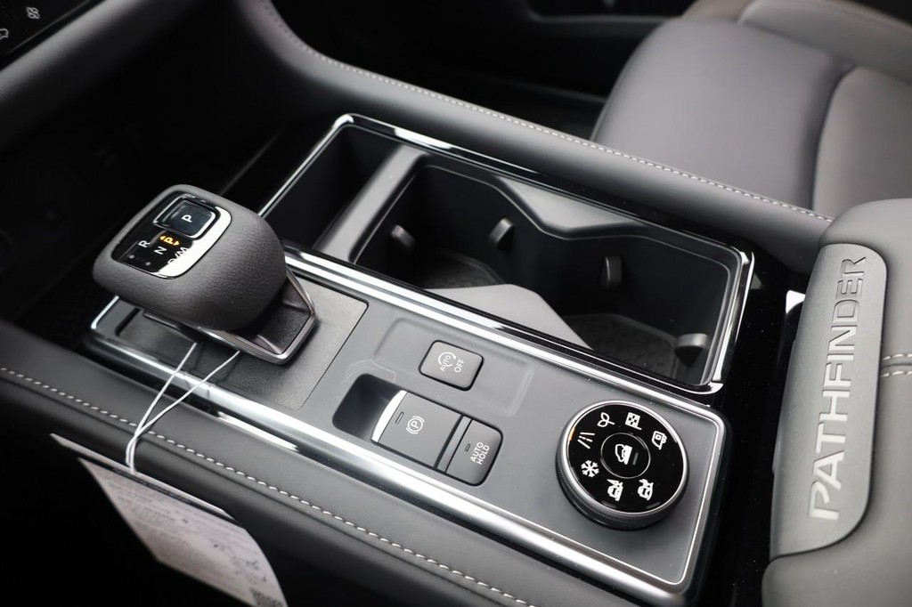 Nissan Pathfinder Vehicle Image 16