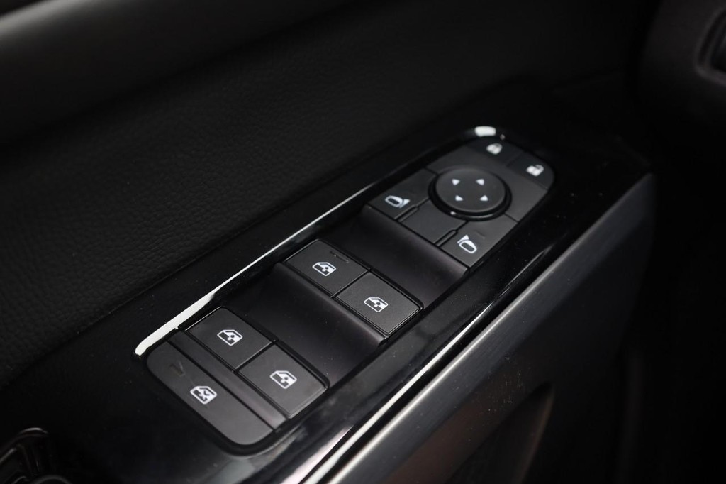 Nissan Pathfinder Vehicle Image 18