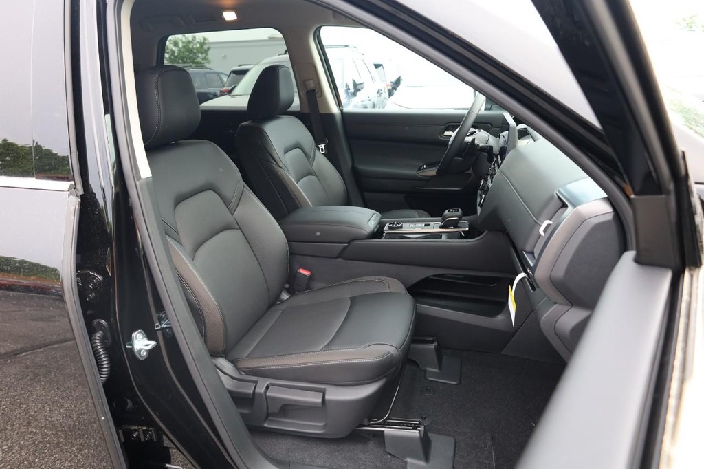 Nissan Pathfinder Vehicle Image 21