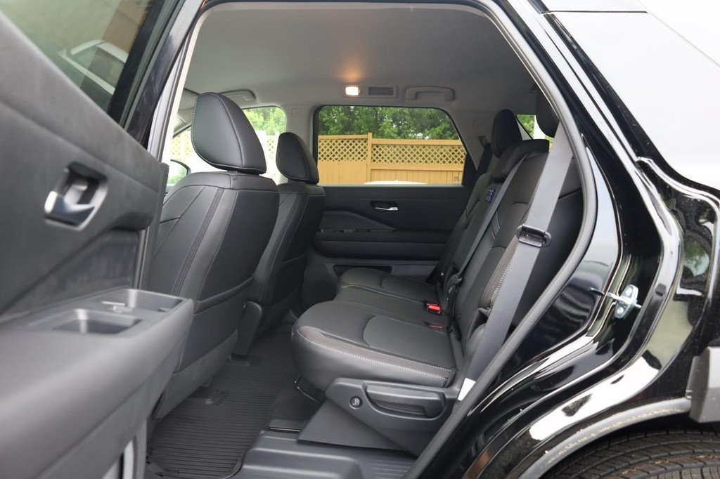 Nissan Pathfinder Vehicle Image 22