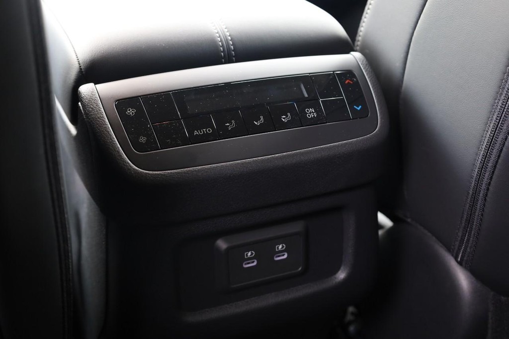 Nissan Pathfinder Vehicle Image 23