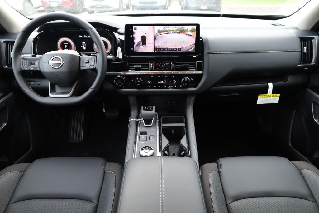 Nissan Pathfinder Vehicle Image 24