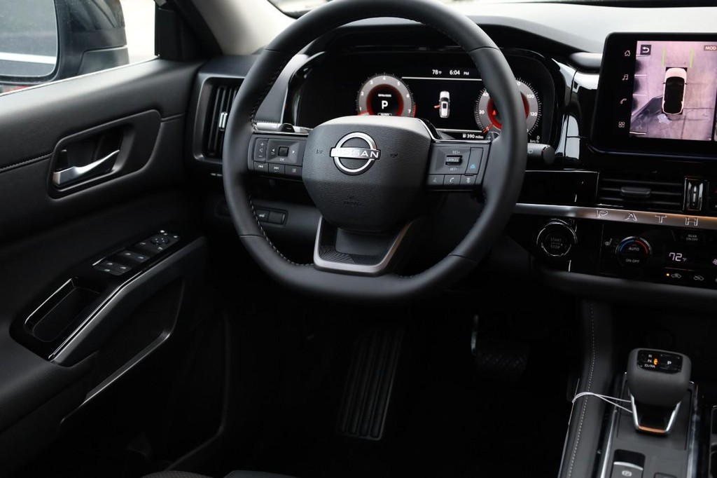 Nissan Pathfinder Vehicle Image 25