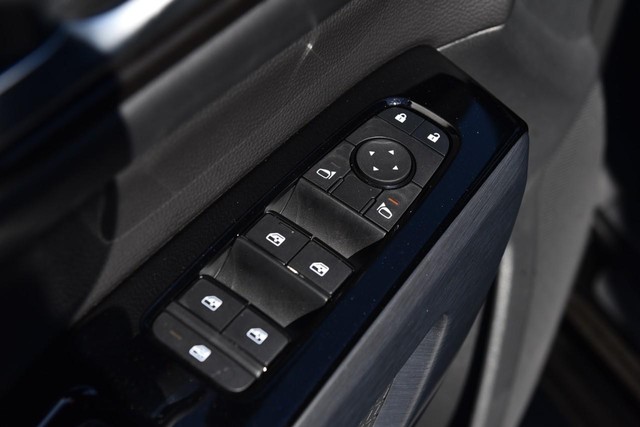 Nissan Pathfinder Vehicle Image 09