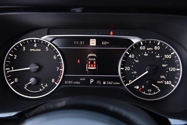 Nissan Pathfinder Vehicle Image 12