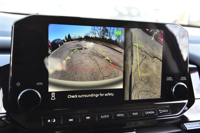 Nissan Pathfinder Vehicle Image 14