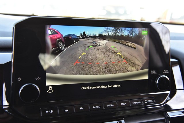 Nissan Pathfinder Vehicle Image 15