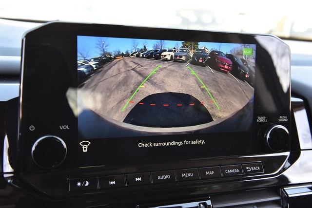 Nissan Pathfinder Vehicle Image 16