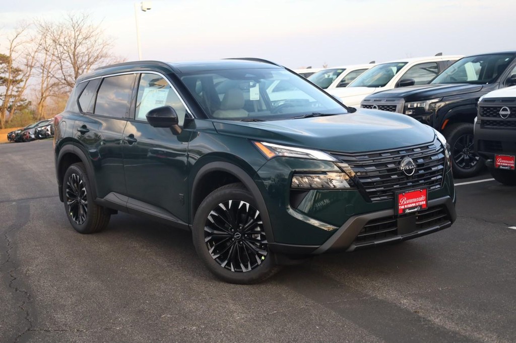 Nissan Rogue Vehicle Image 02