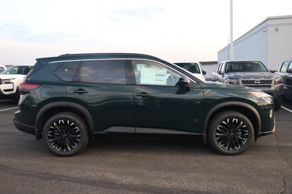 Nissan Rogue Vehicle Image 05