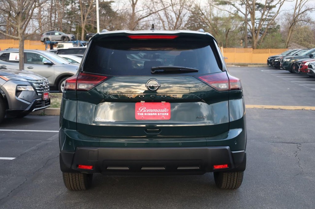 Nissan Rogue Vehicle Image 06