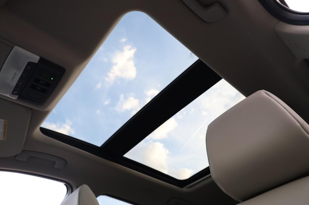 Nissan Rogue Vehicle Image 09