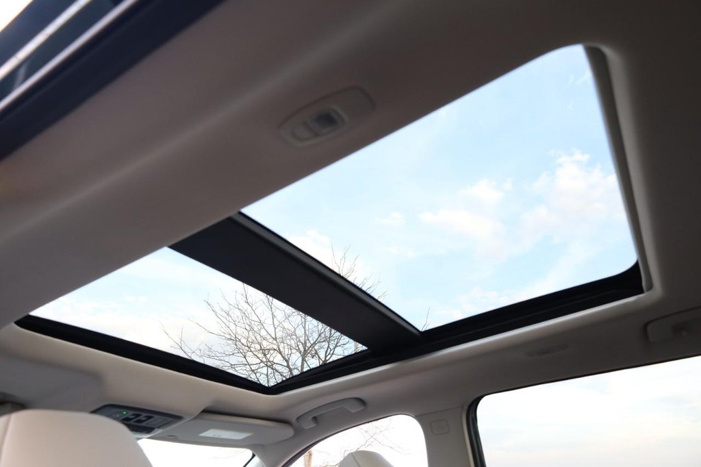 Nissan Rogue Vehicle Image 10