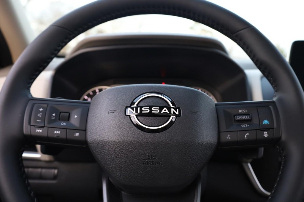 Nissan Rogue Vehicle Image 11