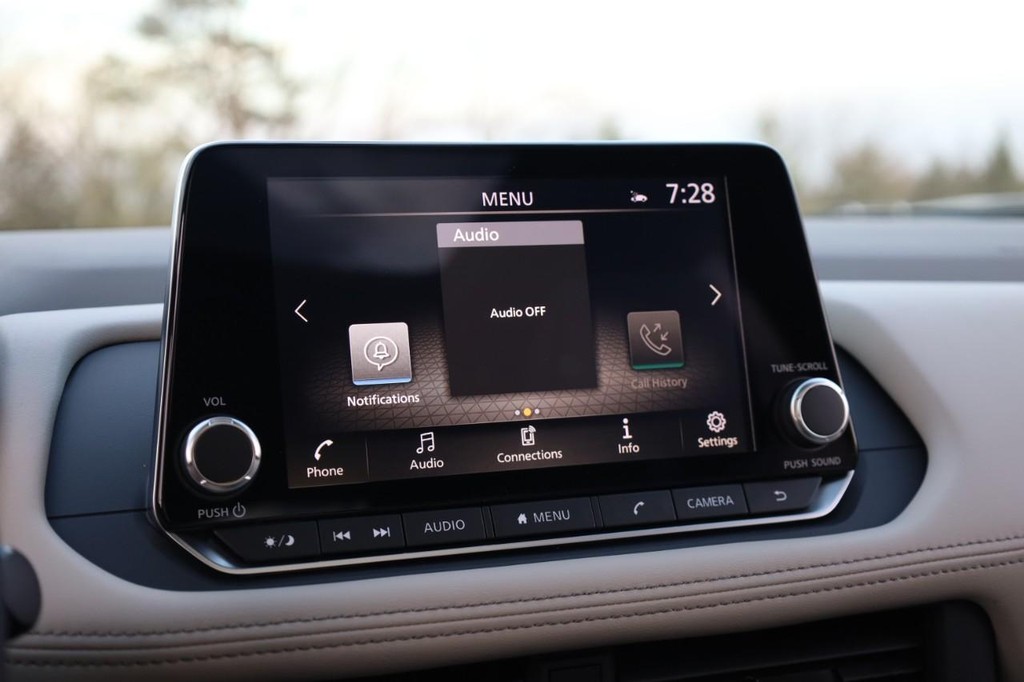 Nissan Rogue Vehicle Image 13