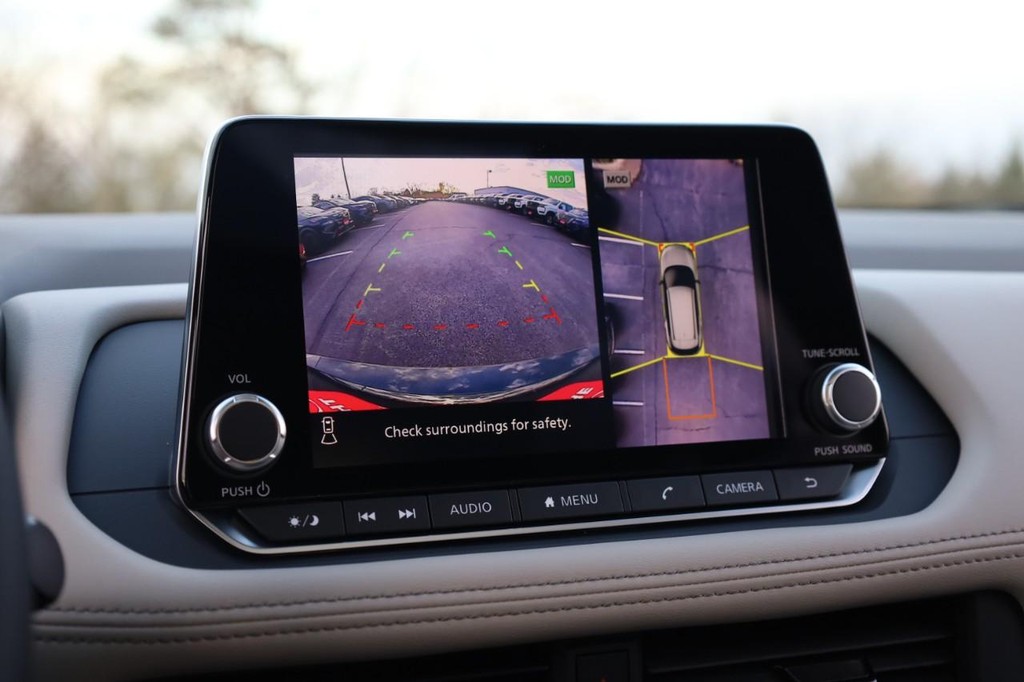 Nissan Rogue Vehicle Image 14