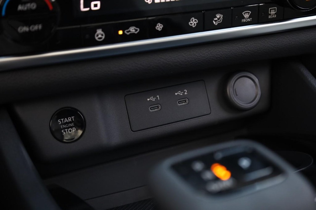 Nissan Rogue Vehicle Image 16