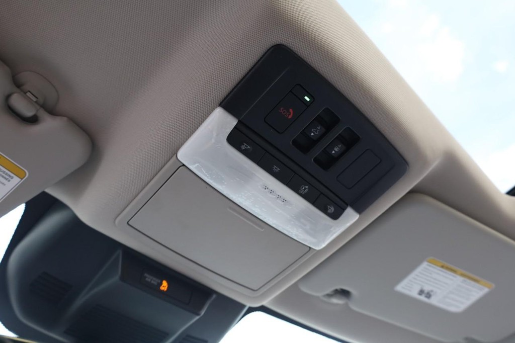 Nissan Rogue Vehicle Image 18