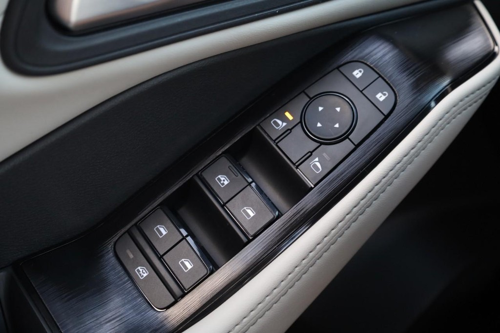 Nissan Rogue Vehicle Image 19