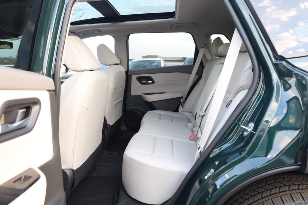 Nissan Rogue Vehicle Image 22