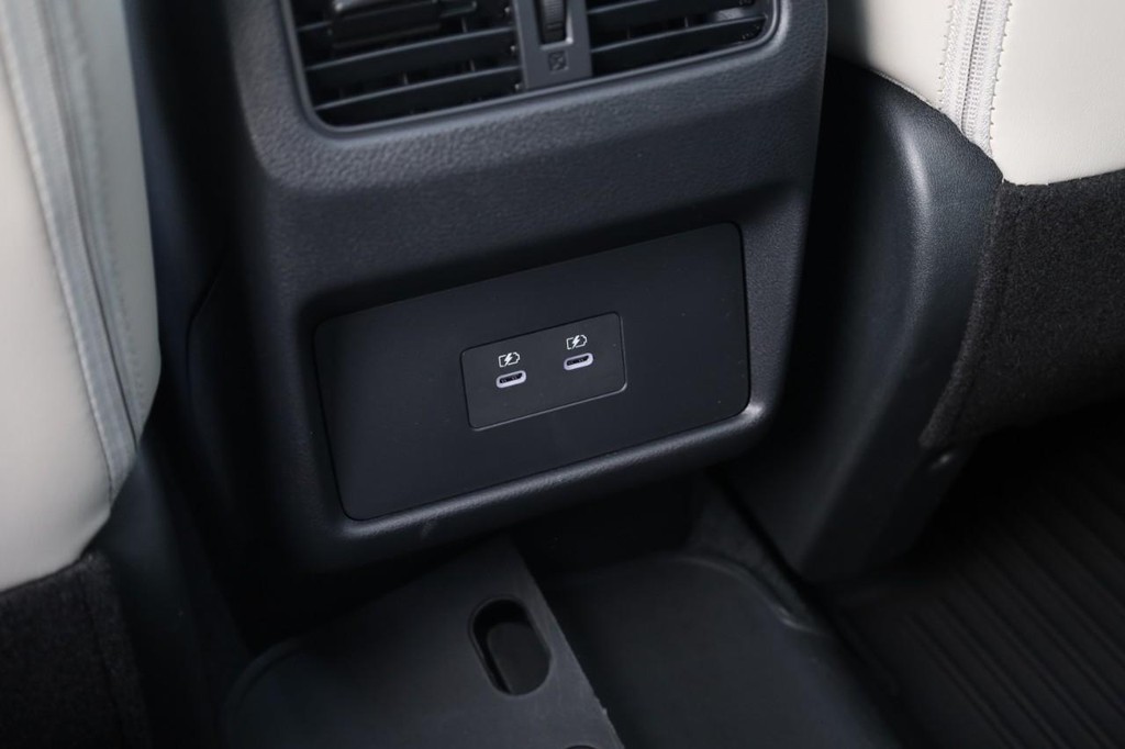 Nissan Rogue Vehicle Image 23