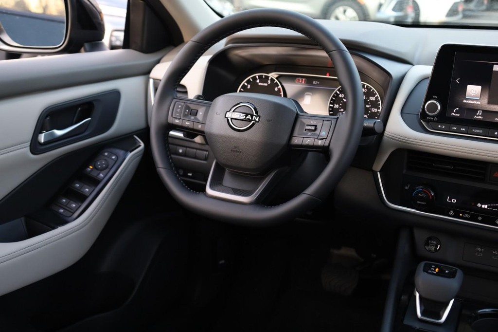 Nissan Rogue Vehicle Image 25