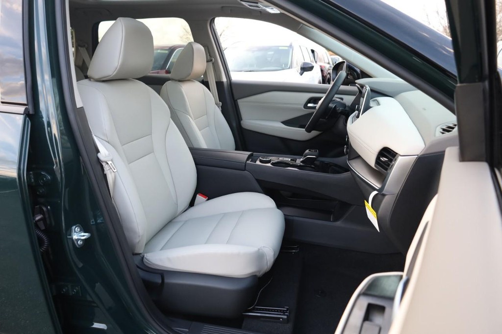 Nissan Rogue Vehicle Image 26