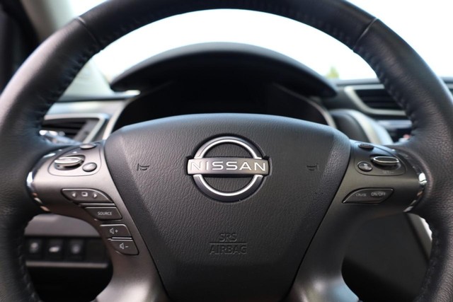 Nissan Murano Vehicle Image 13
