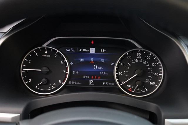 Nissan Murano Vehicle Image 14