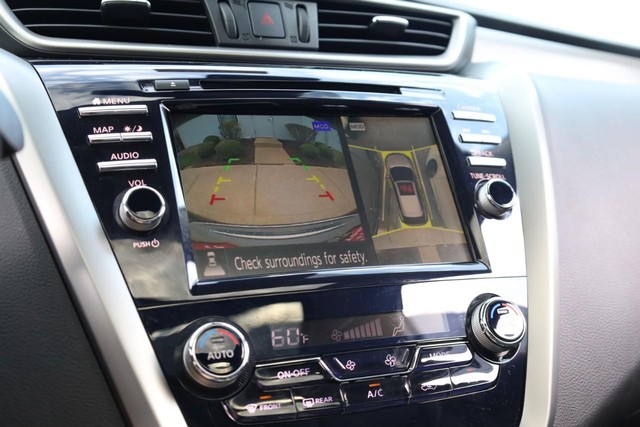 Nissan Murano Vehicle Image 16