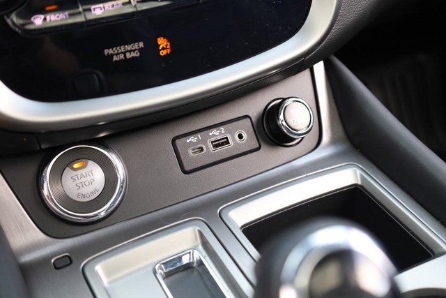 Nissan Murano Vehicle Image 18