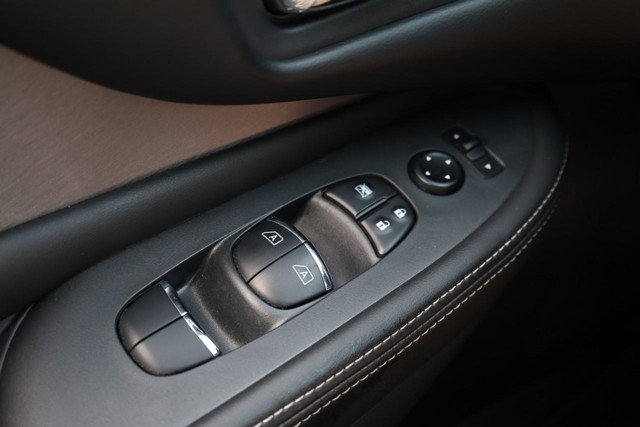 Nissan Murano Vehicle Image 21