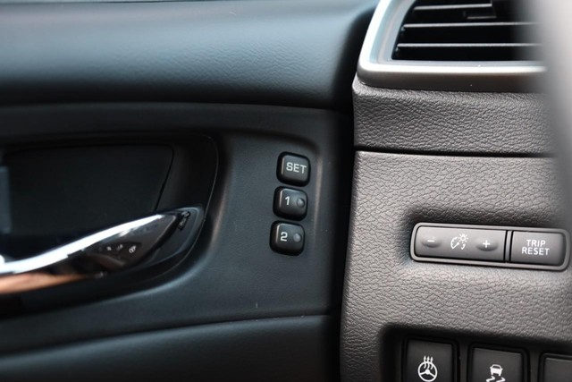 Nissan Murano Vehicle Image 22