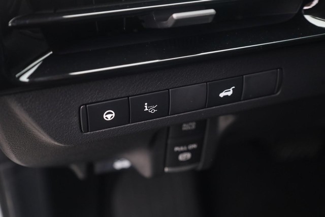 Nissan Murano Vehicle Image 13