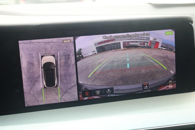 Nissan Murano Vehicle Image 16