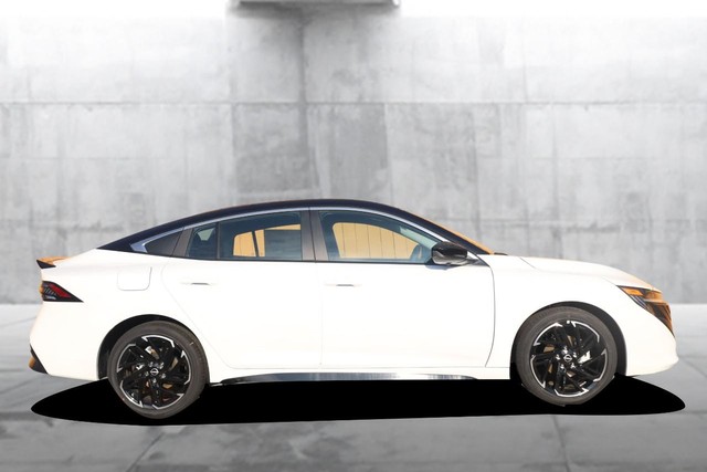 Nissan Sentra Vehicle Image 05