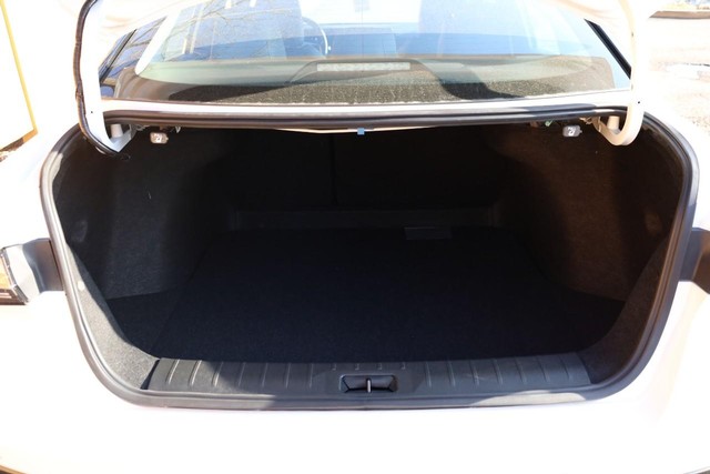 Nissan Sentra Vehicle Image 07