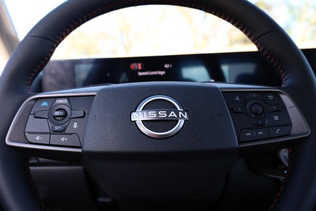 Nissan Sentra Vehicle Image 10