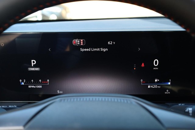 Nissan Sentra Vehicle Image 11