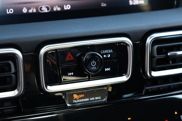 Nissan Sentra Vehicle Image 14