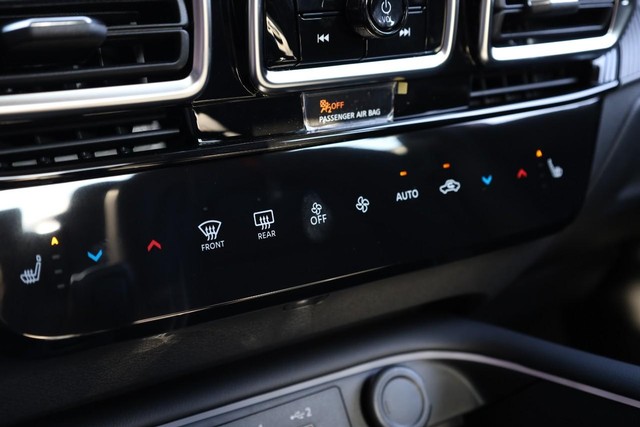 Nissan Sentra Vehicle Image 15