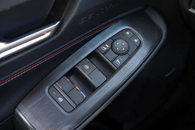 Nissan Sentra Vehicle Image 19