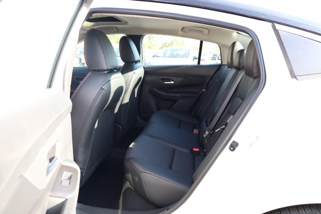 Nissan Sentra Vehicle Image 22